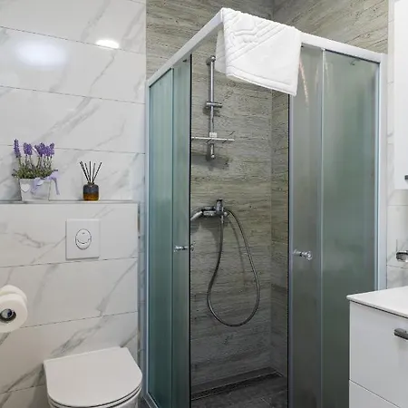 Karaka Apartment *