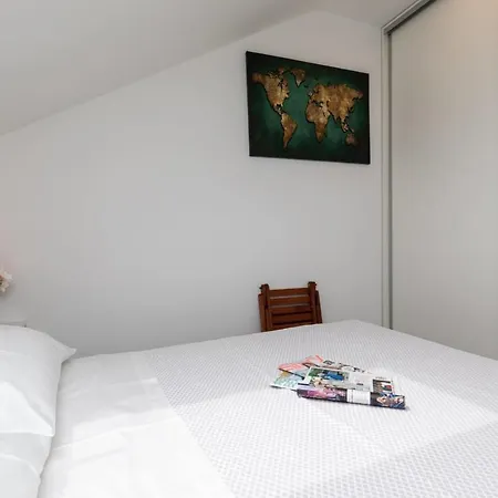 Karaka Apartment