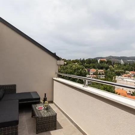 Karaka Apartment